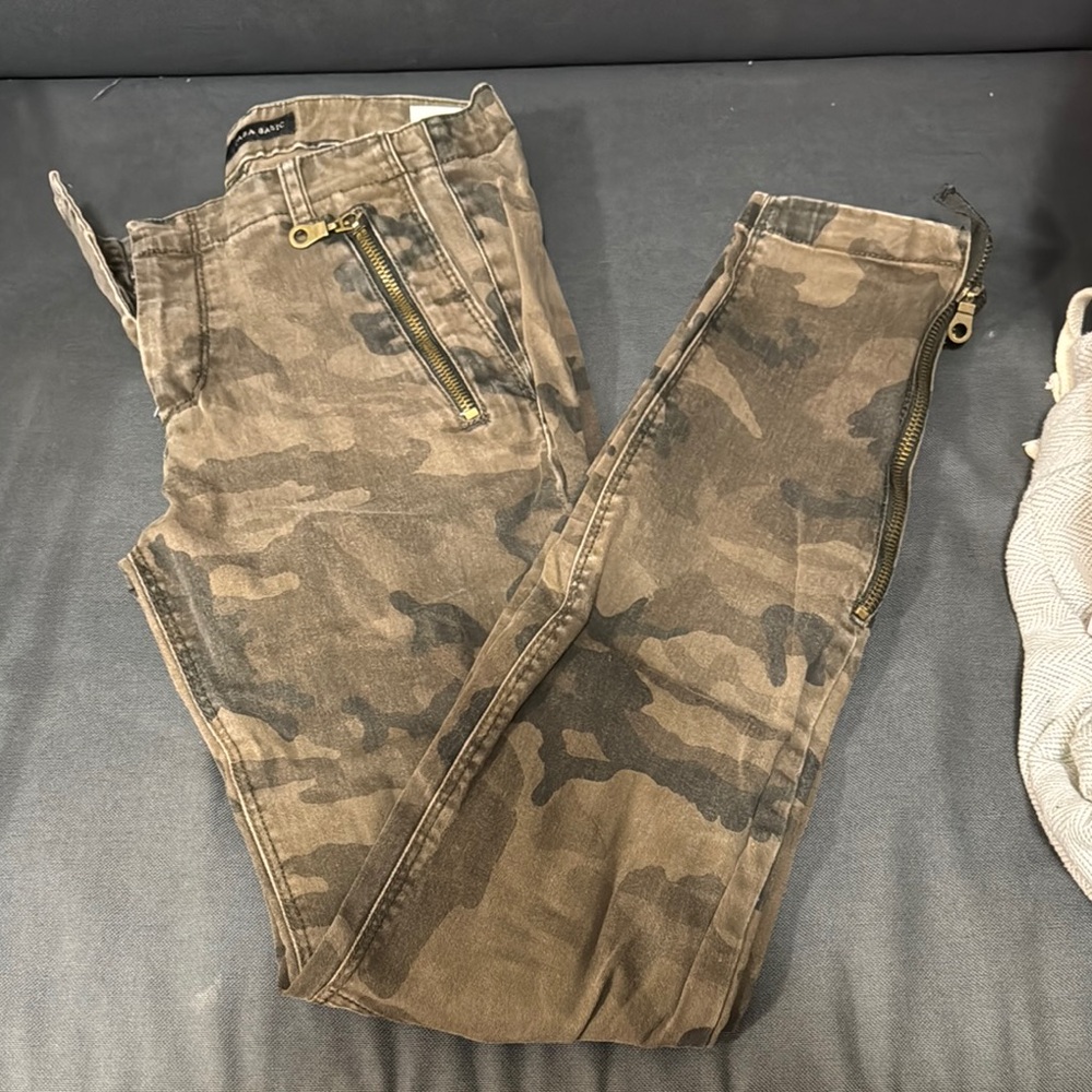 Zara Basic Camouflage Cargo Pants With Zipper Det… - image 1